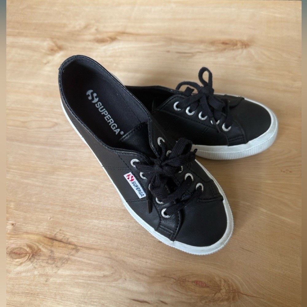 🖤 Superga Leather Classic Sneakers